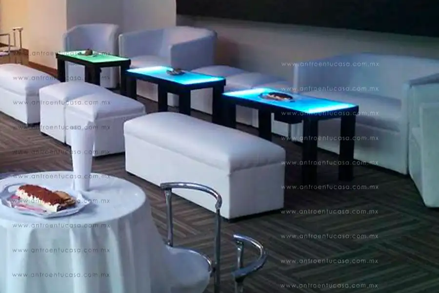 Sala lounge mesa de madera